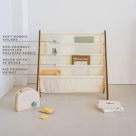 3 Sprouts bookshelf with face-forward design to view book covers