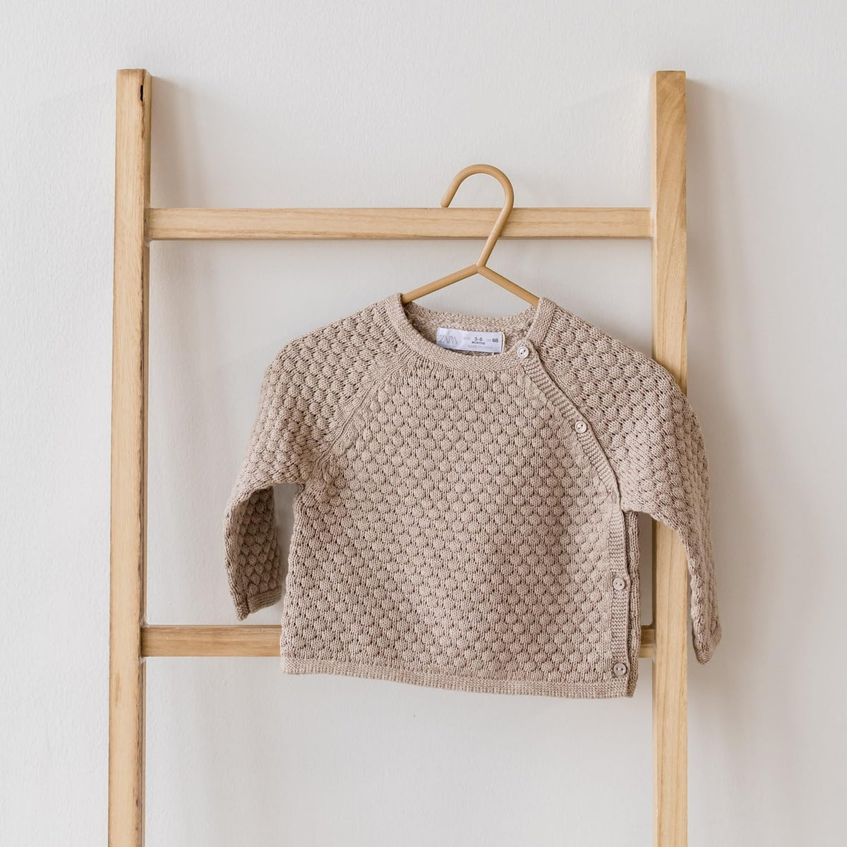 3 Sprouts stylish speckled finish adds closet charm
