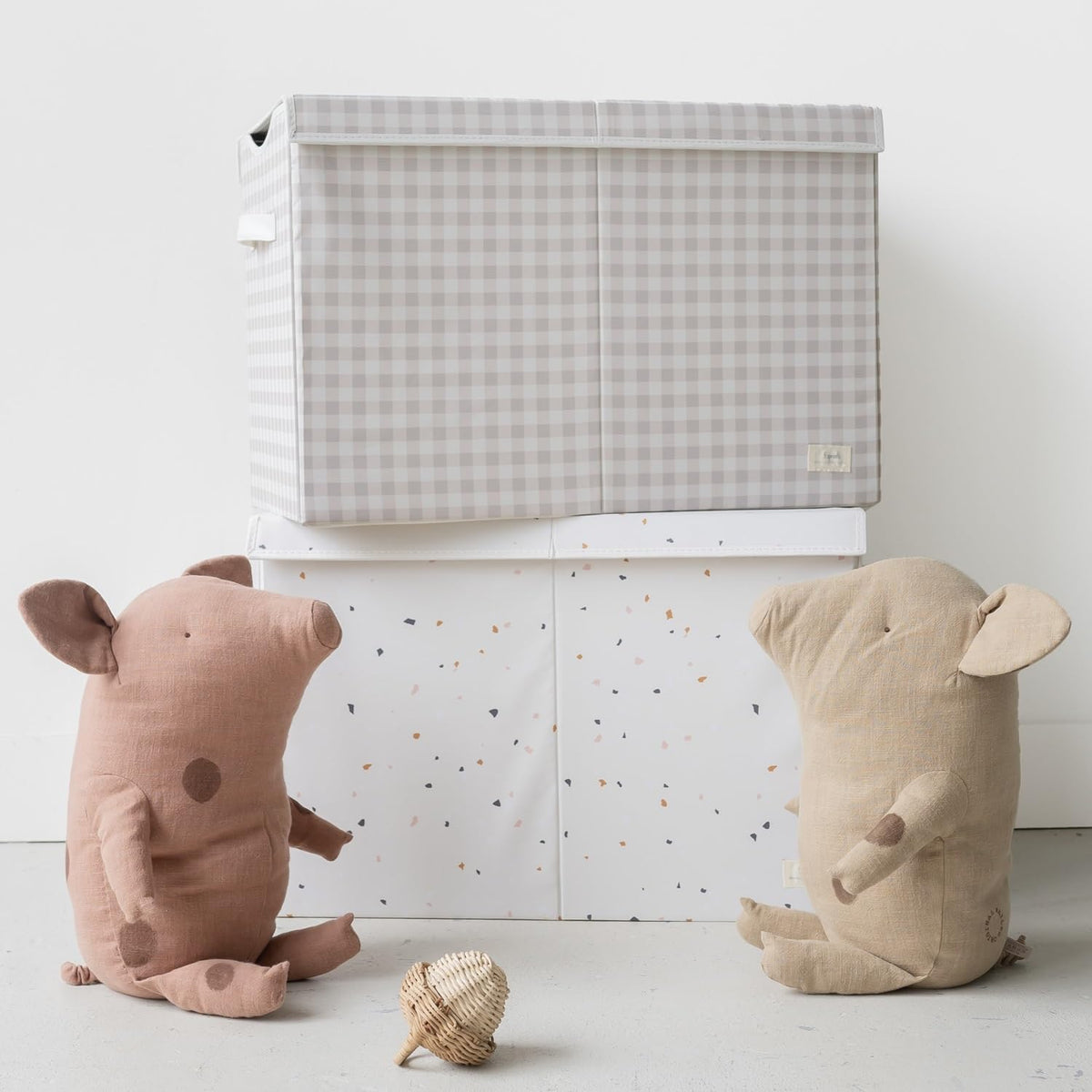 3 Sprouts toy chest stores bulky items like blankets neatly