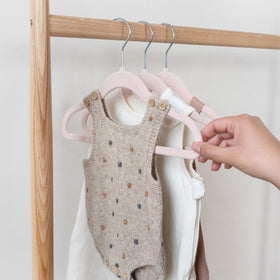 3 Sprouts Velvet Baby Hangers with shoulder notches—prevent slips for coordinated outfits.