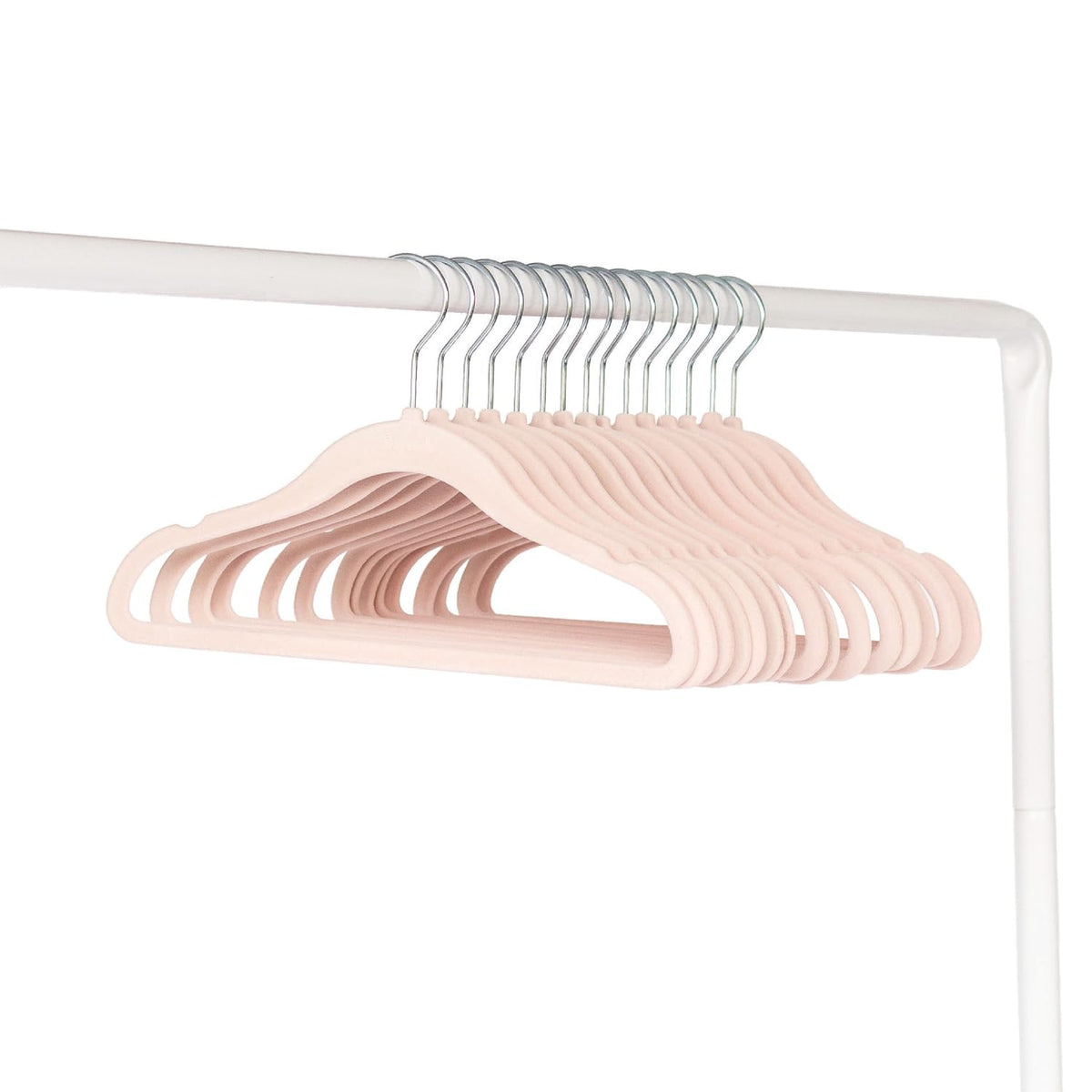 3 Sprouts Velvet Baby Hangers non-slip velvet—keeps outfits in place on slim profile.