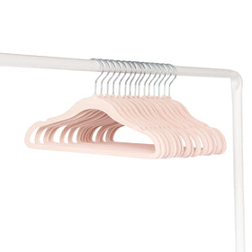 3 Sprouts Velvet Baby Hangers non-slip velvet—keeps outfits in place on slim profile.
