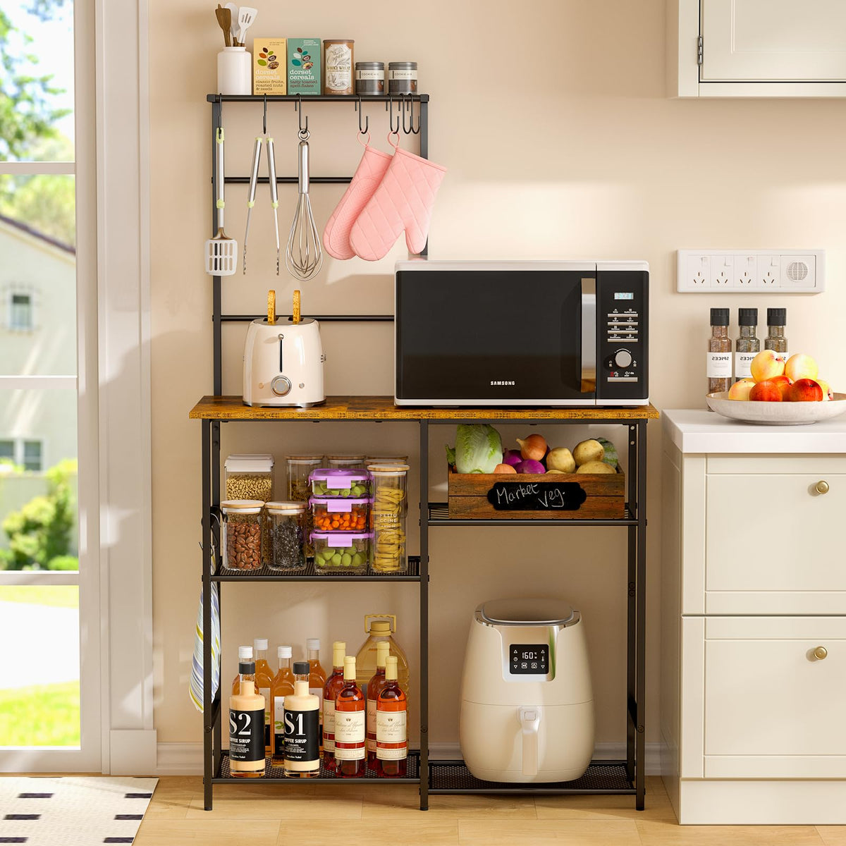 3IngSeagulls Baker Rack with 10 hooks enables easy utensil organization.