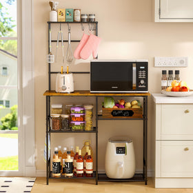 3IngSeagulls Baker Rack with 10 hooks enables easy utensil organization.