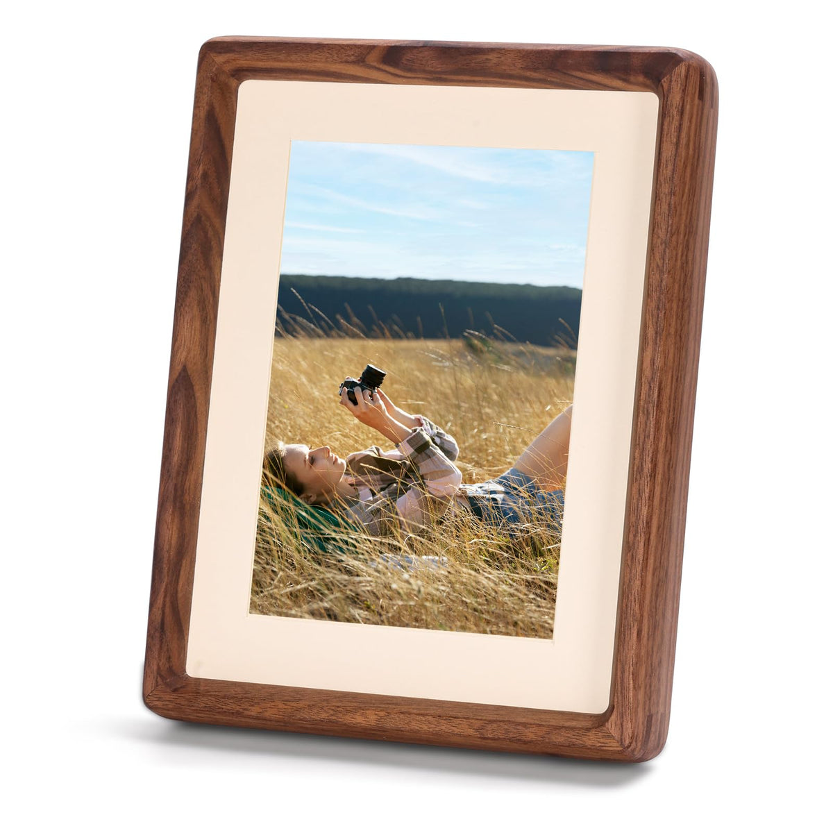 3Liangthings solid walnut frame displaying a 4x6 photo for desk or shelf.