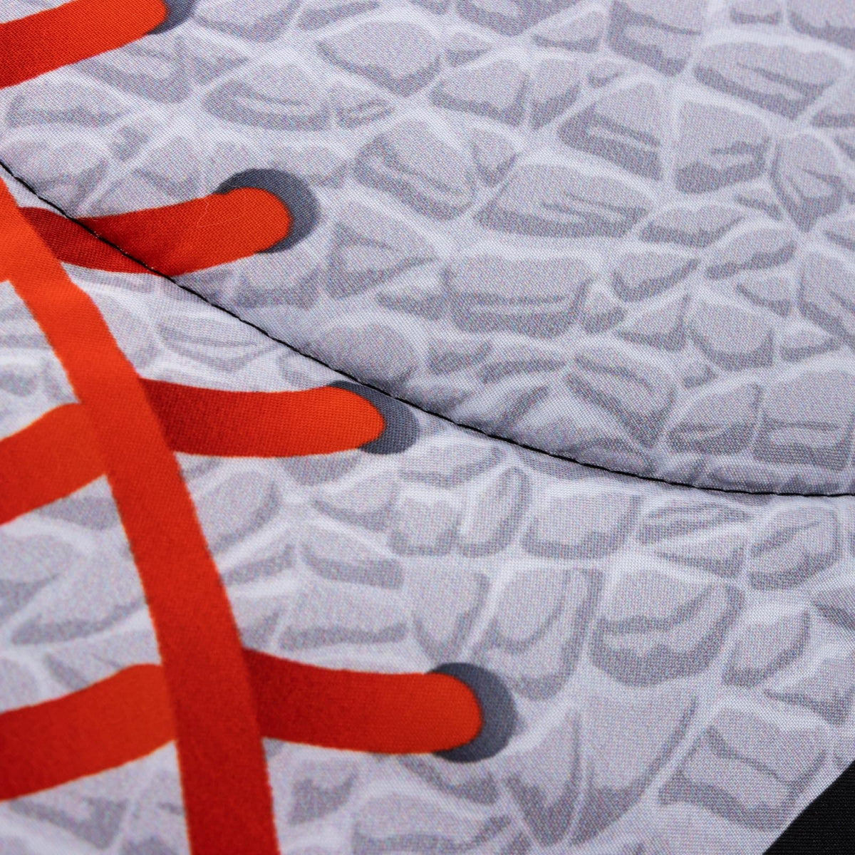 A Nice Night vacuum-pack packaging includes fluffing tips for fast setup.