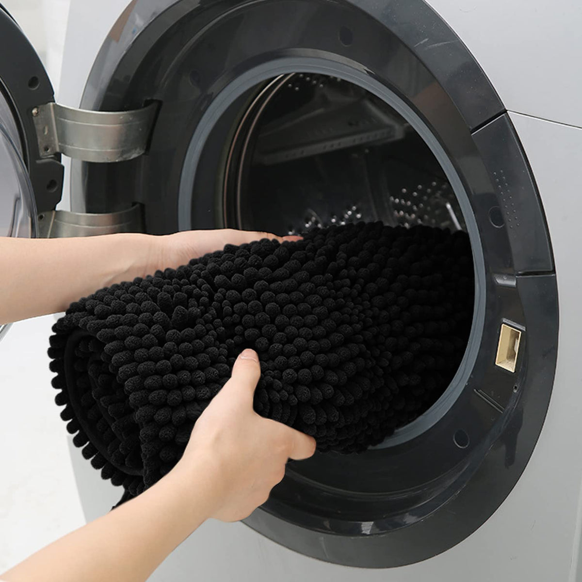 ACCUMTEK machine-washable rug set offers easy care and fast refresh.