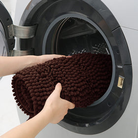 ACCUMTEK absorbent pile soaks up water to keep bathroom floors tidy and dry