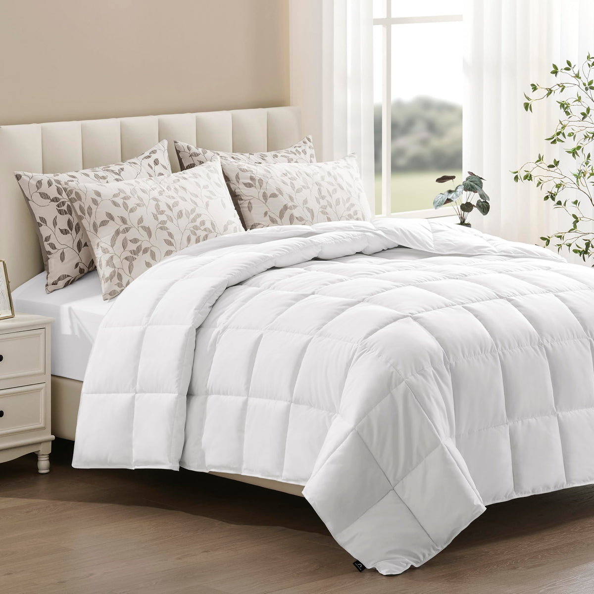 ACCURATEX lightweight duvet insert in queen angled view, soft and breathable for summer nights