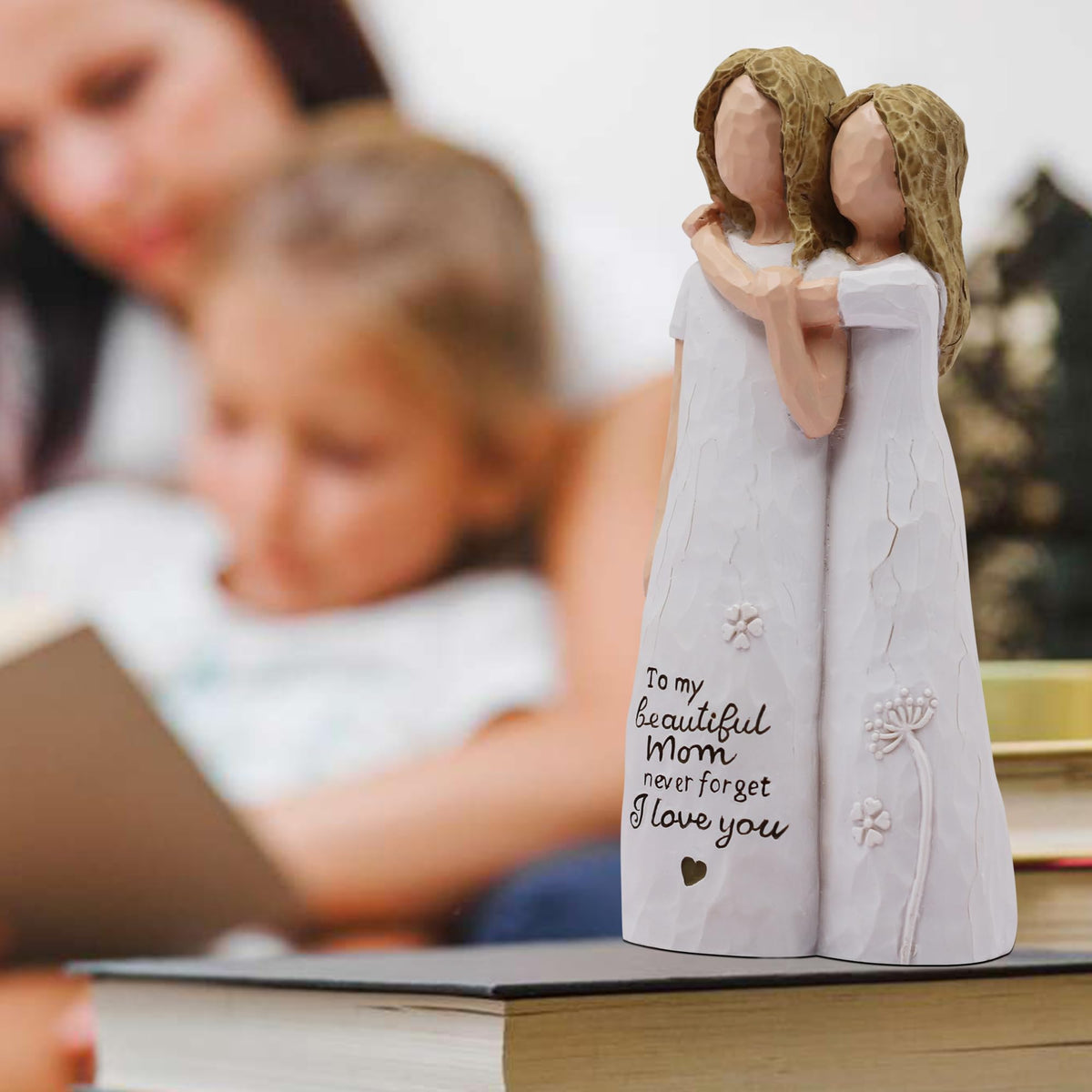AcowSpt daughter-holding-mom-hand figurine highlights affection, a thoughtful mom birthday present.