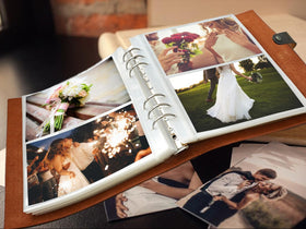 Adeerus binder-pocket design aids easy page insertion and expansion.