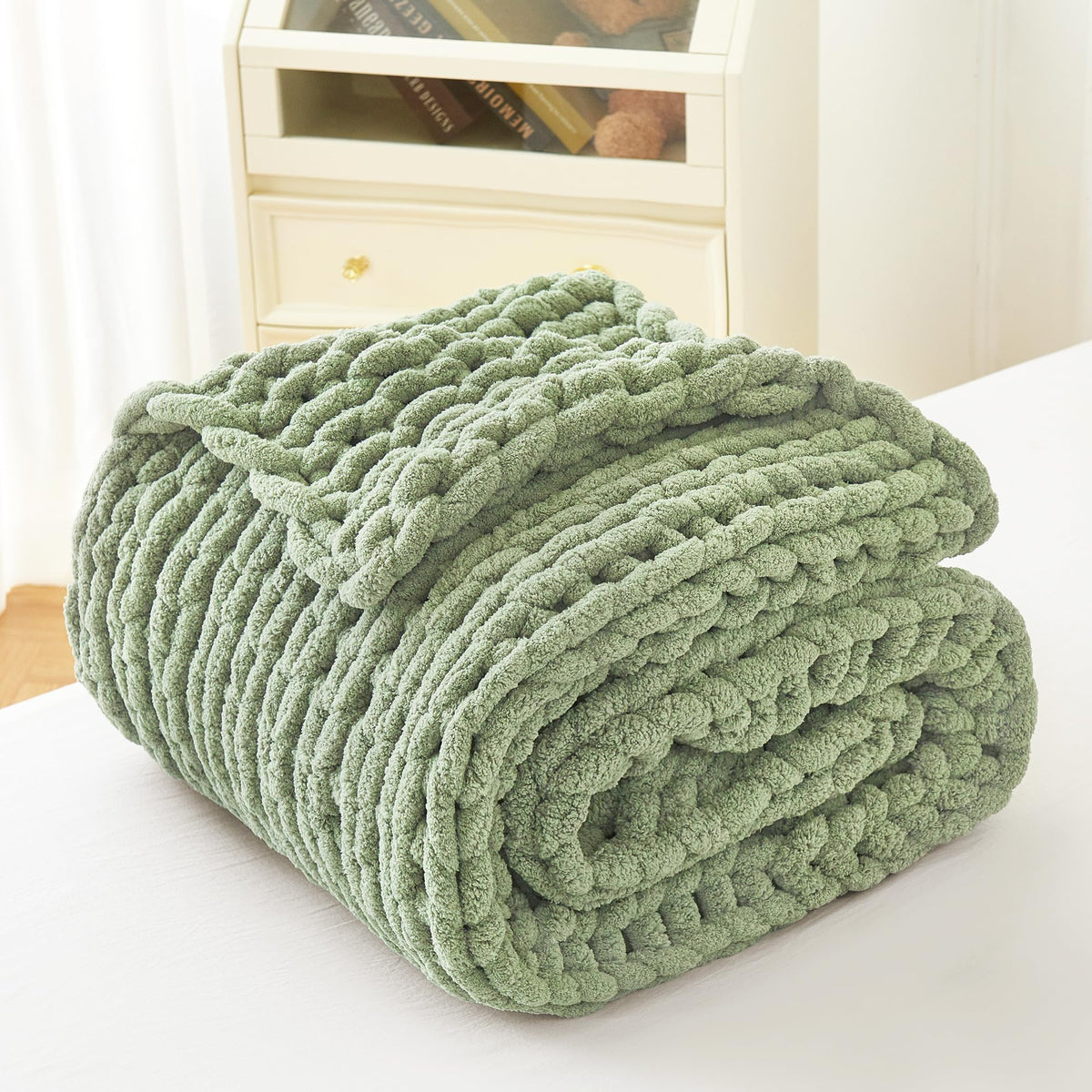 Admitrack chunky knit blanket makes a thoughtful, gift-ready cozy present.