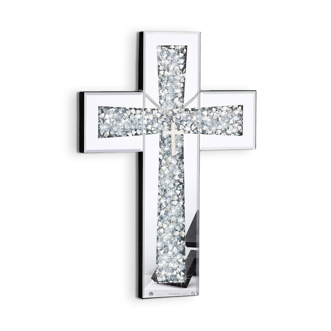 Aeveco crystal crush diamond design reflects light to create subtle sparkle.