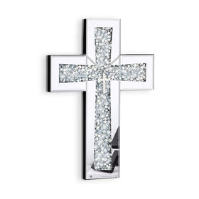 Aeveco crystal crush diamond design reflects light to create subtle sparkle.