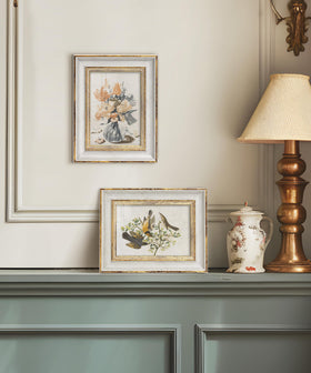 Afuly textured white-gold frame detail enhances vintage decor.