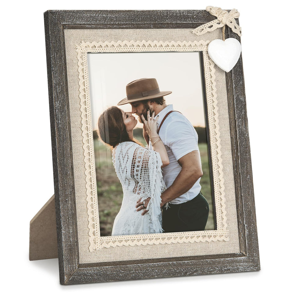 Afuly 5x7 frame front view with white heart wood detail for keepsakes