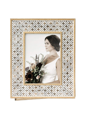 Afuly daily-life photo frame turns memories into visual storytelling.