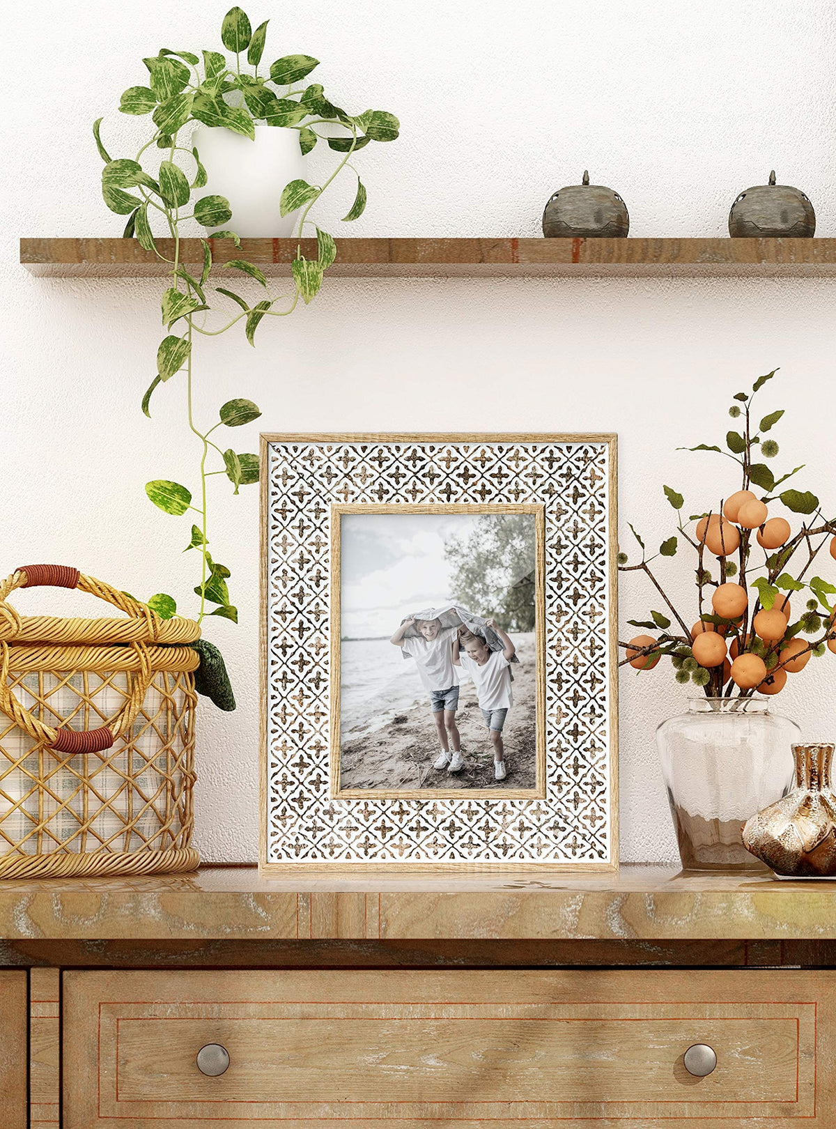Afuly tabletop display frame for desk or shelf photo presentation.