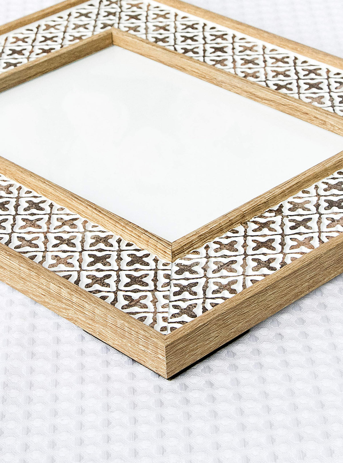 Afuly frame complements wedding and home office decor for versatile styling.