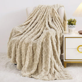 Aganear quilted throw ideal for outdoor picnics and travel warmth