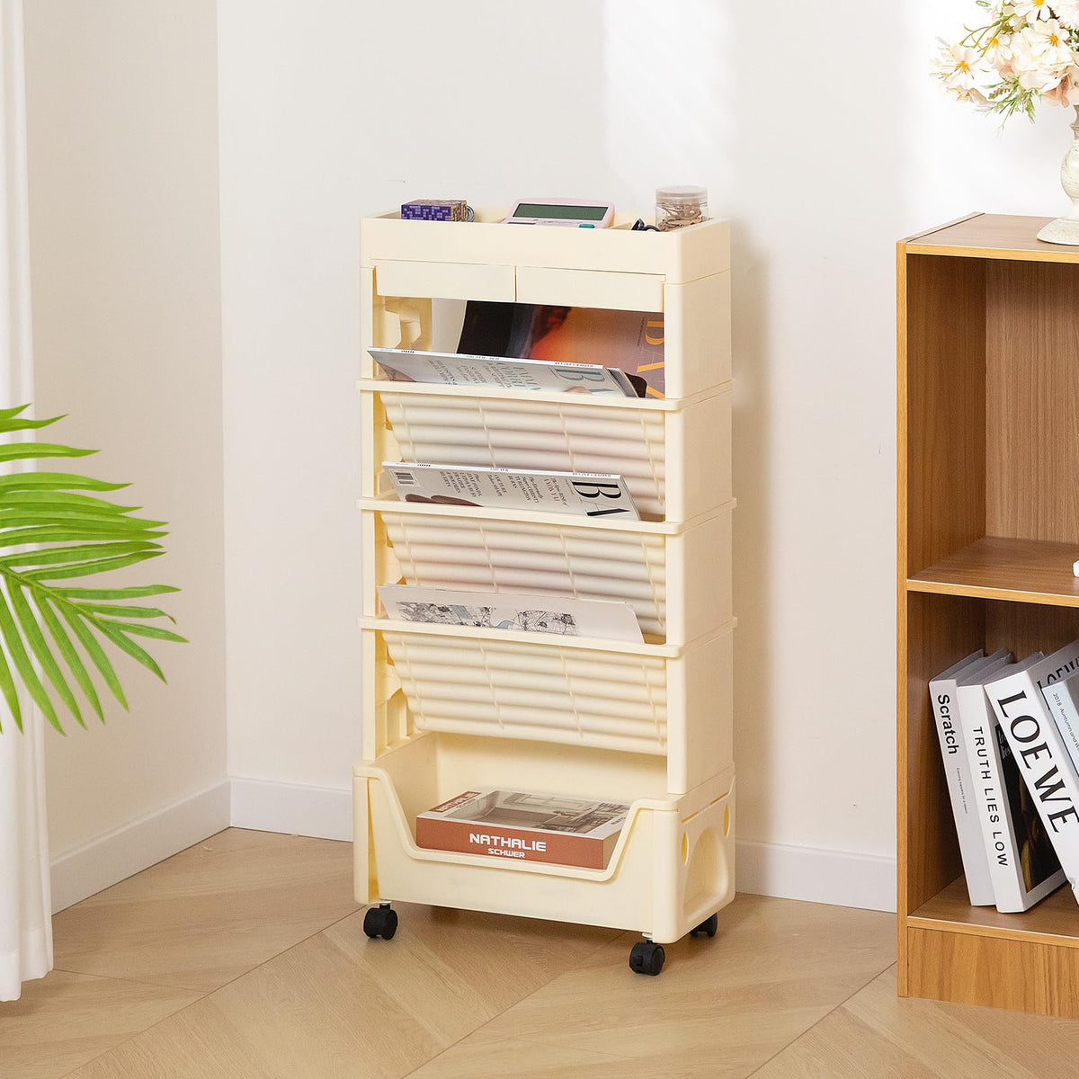 AGTEK cart with 360° wheels enables easy movement.