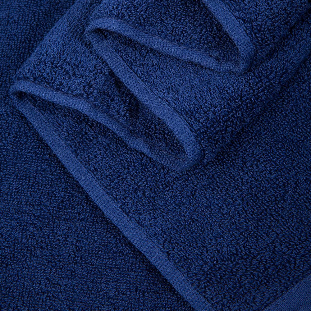 AHXHWKA beach towel use demonstrates lightweight, quick-dry performance after swimming.