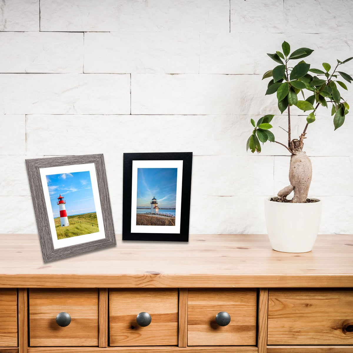 Aibala frame close-up reveals retro grain texture and plexiglass cover