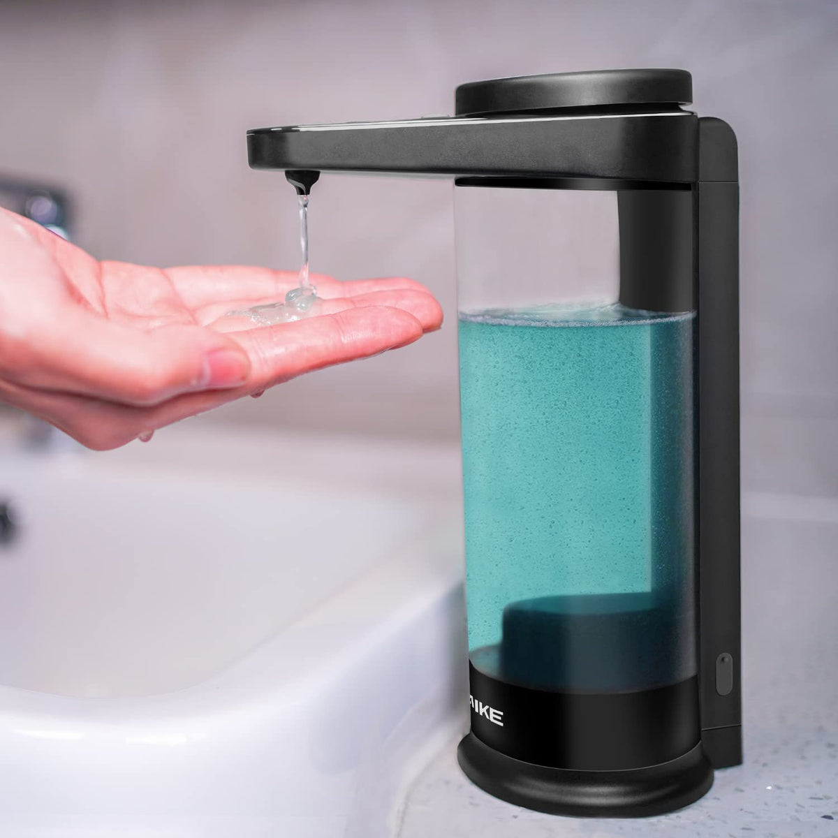 AIKE 17oz transparent bottle view highlighting easy liquid level checks