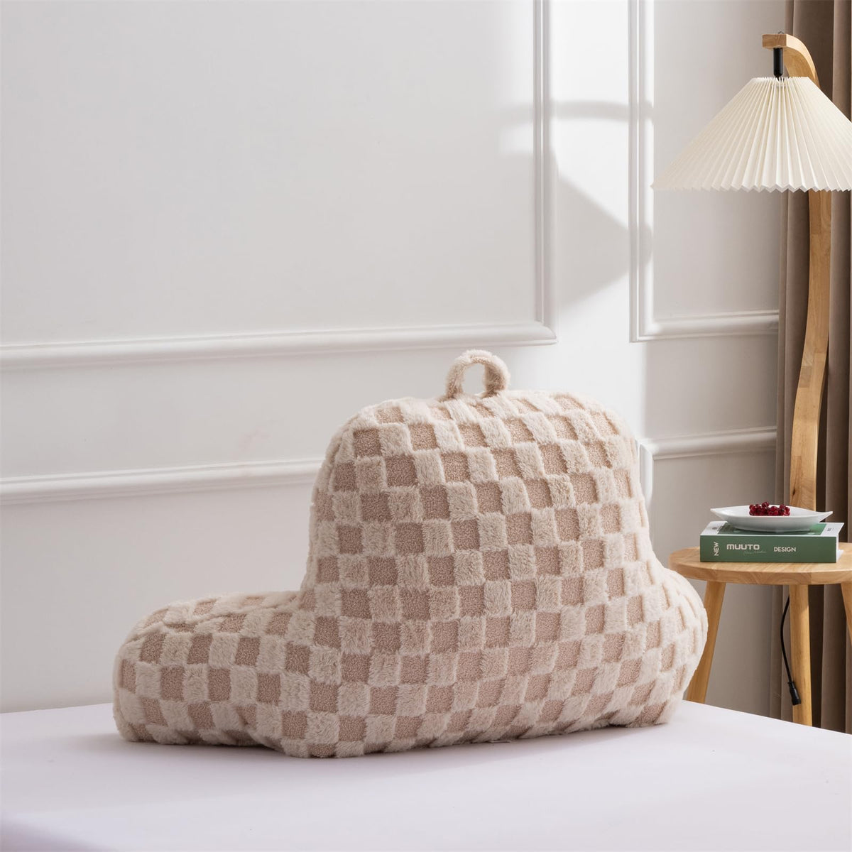 Aimuan reading pillow arm-support side view, perfect for cozy book lounging