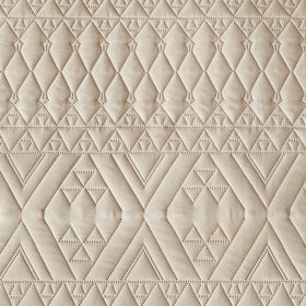 Akkialla 3-piece quilt set for cohesive bed styling.