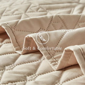 Akkialla bedding with versatile decor compatibility blends with any bedroom style.