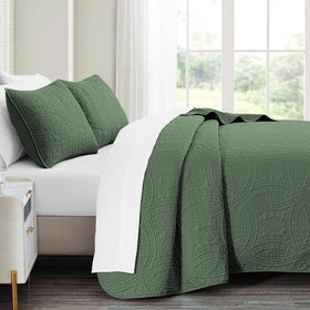 Akkialla year-round coverlet is lightweight for hot nights and easy layering.