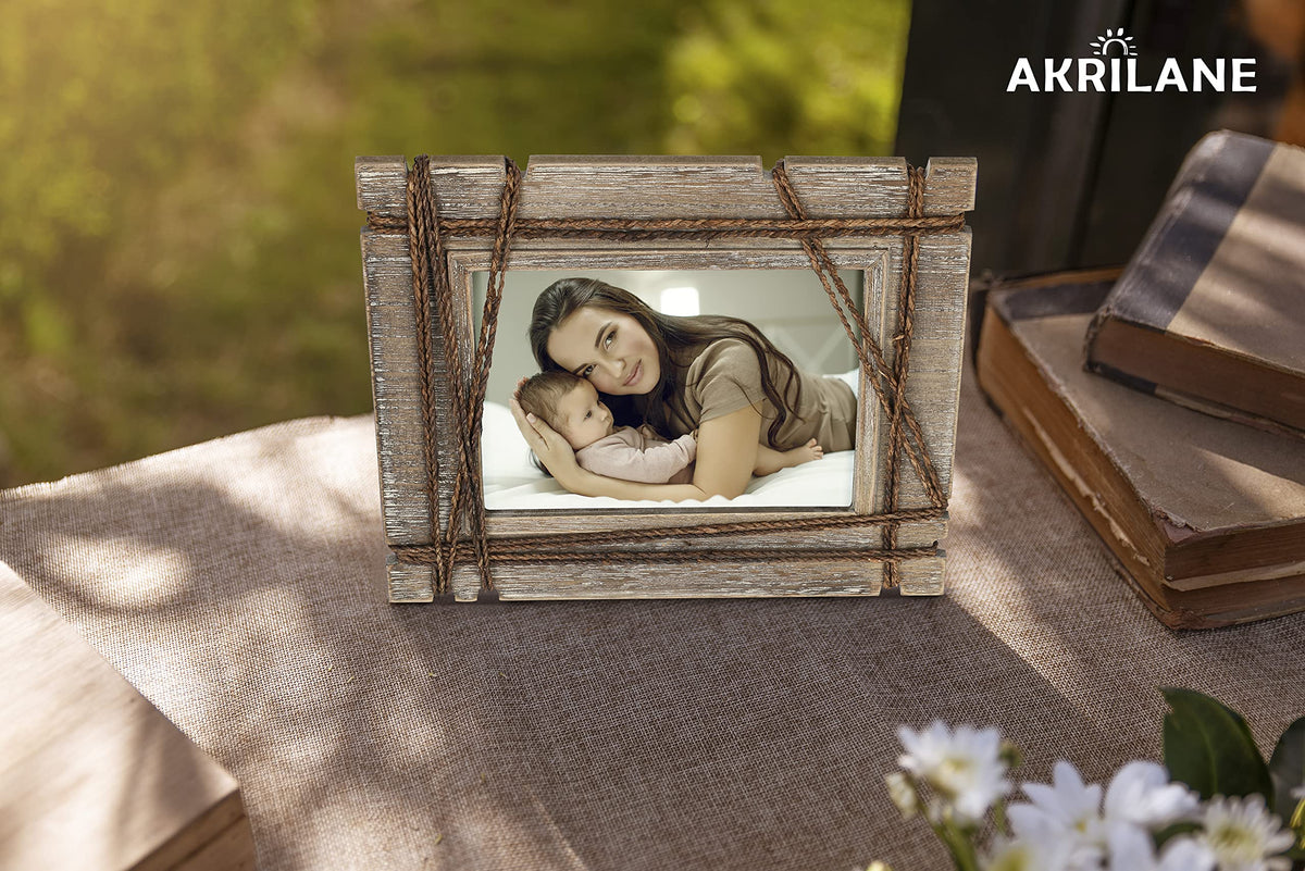 AKRILANE frame supports vertical and horizontal orientations.