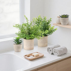 ALAGIRLS windowsill decor with faux greenery display