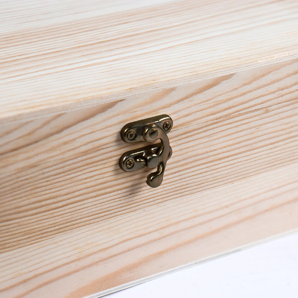 Almagic box beside gift packaging idea demonstrates versatility