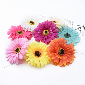 Alpertie cake decoration flower heads add color to desserts