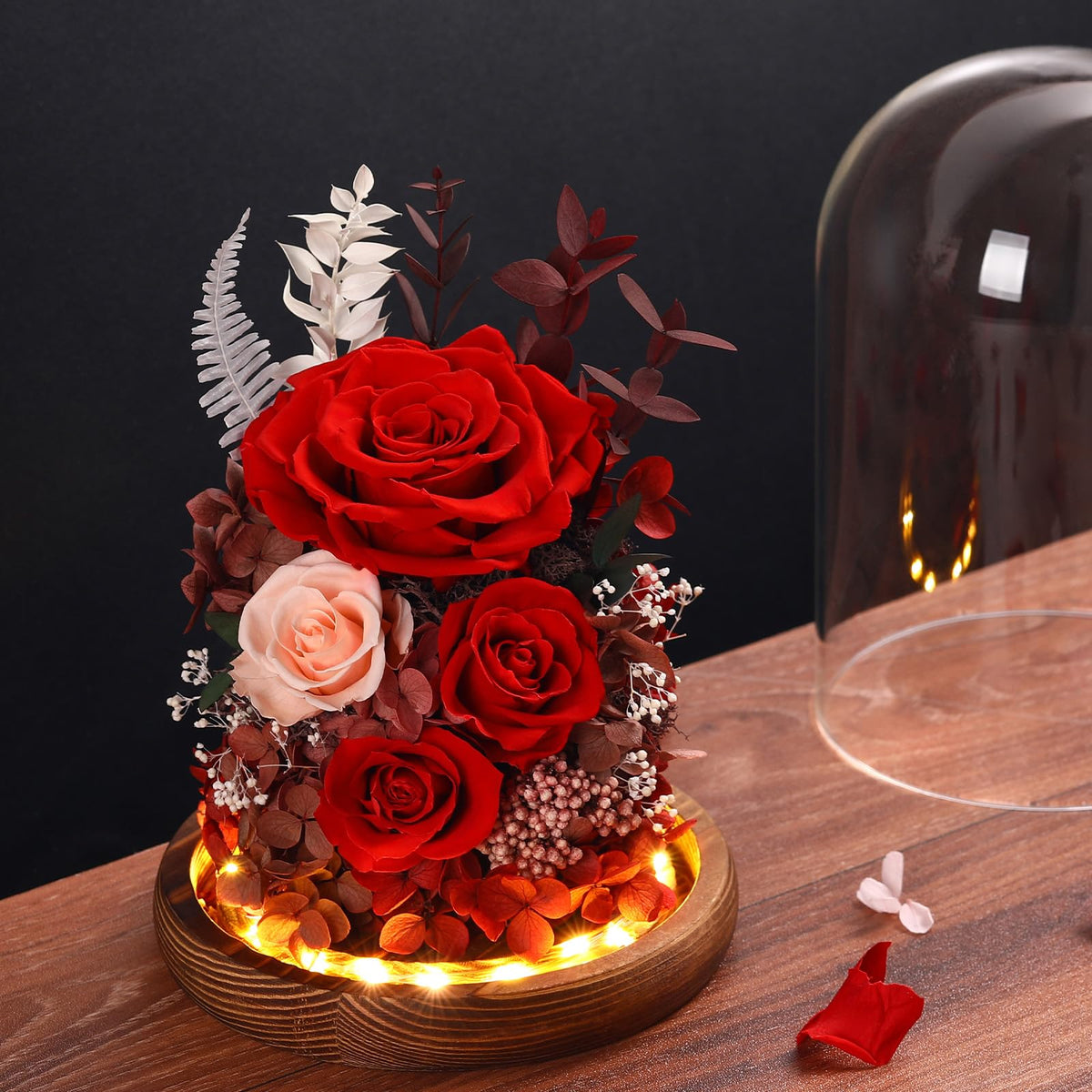 Alupssuc LED-lit rose dome makes a memorable gift for celebrations.