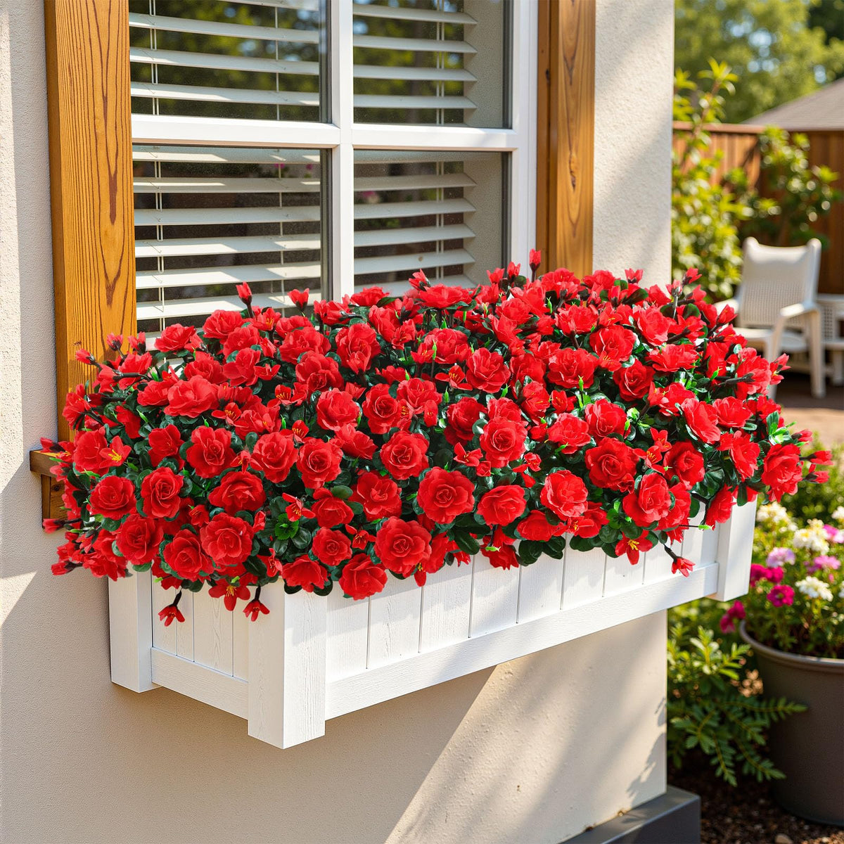 Alupssuc easy-care decor for window boxes, railings, and garden edges.