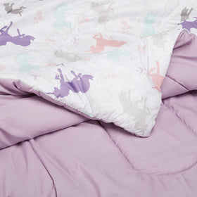 Amazon Basics 90x90 comforter close-up indicating generous size for kids' beds