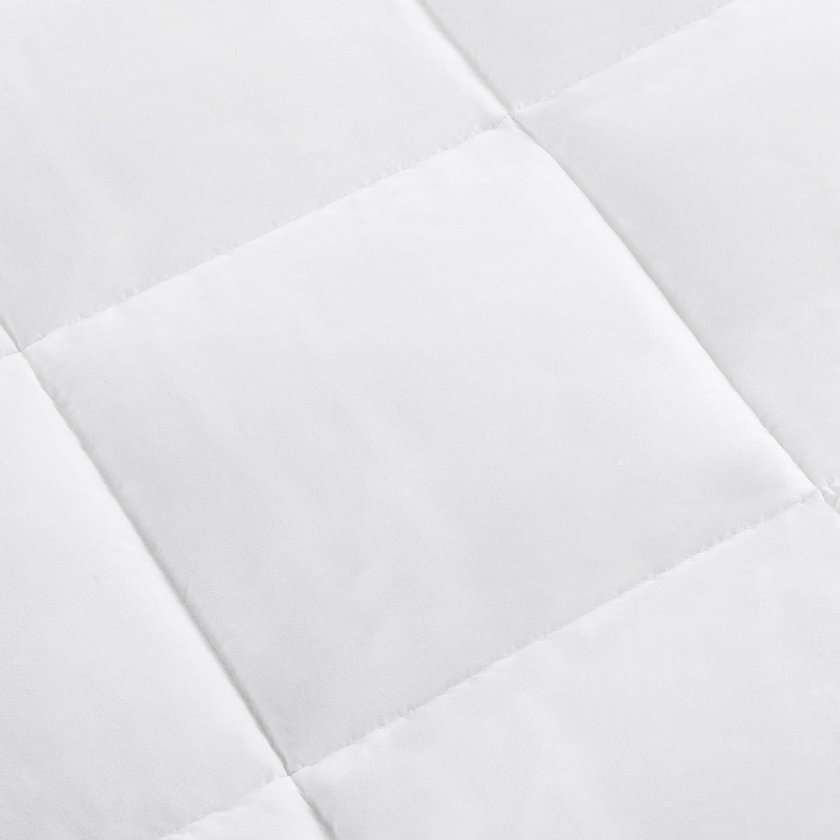 Amazon Basics all-season warmth for year-round comfort.