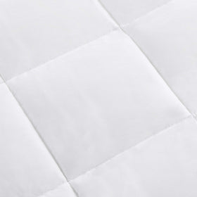 Amazon Basics all-season warmth for year-round comfort.