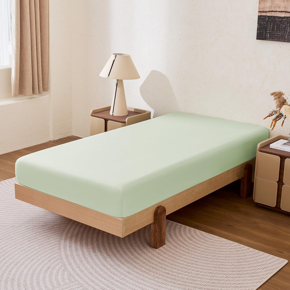 Amazon Basics fitted sheet with elastic edge hugs a 14-inch mattress securely.
