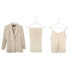Amazon Basics ideal for suits and jackets, offering sturdy support for heavier garments