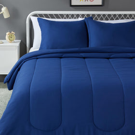 Amazon Basics kids comforter fabric close-up shows ultra-soft microfiber for cozy nights