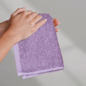 Amazon Basics machine-washable washcloths for easy, repeated cleaning.