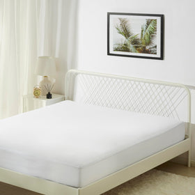 Amazon Basics zipper mattress encasement with 360-degree coverage protects against bed bugs