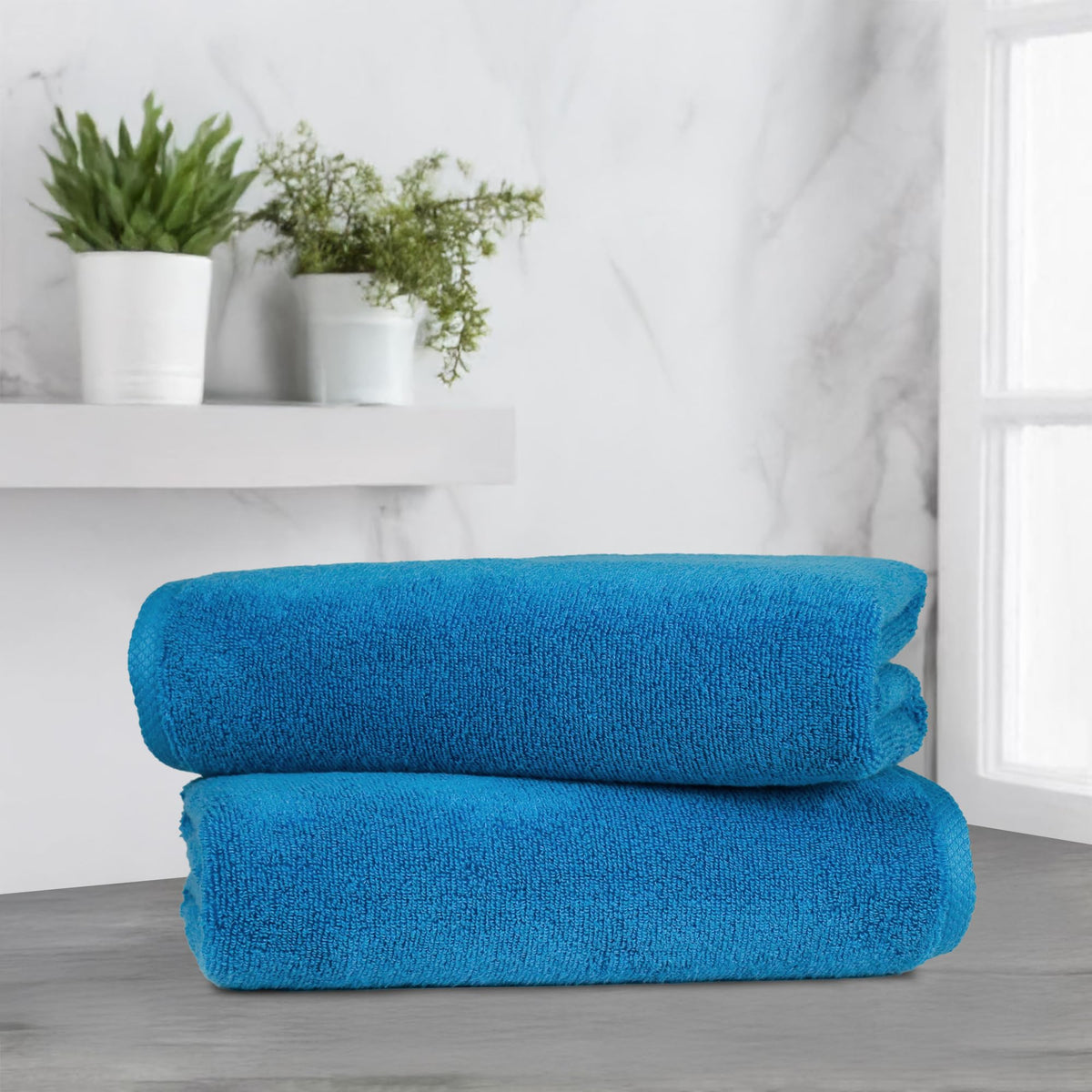 Display of Amazon Basics quick-dry two-pack in lake blue