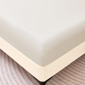 Amazon Basics sheet with 14-inch deep pocket fits thick mattresses