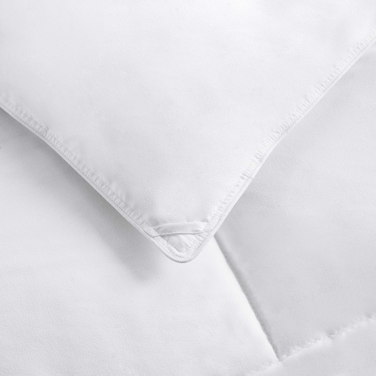 Amazon Basics soft polyester microfiber shell with plush 300 gsm fill.