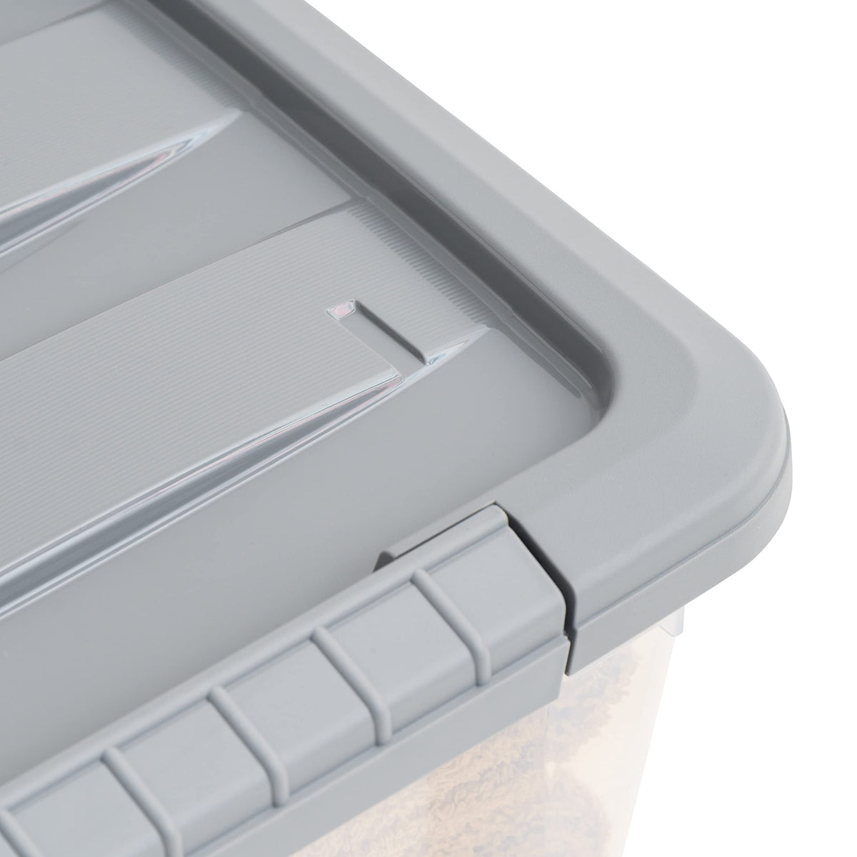 Amazon Basics clear design lets you see contents at a glance.